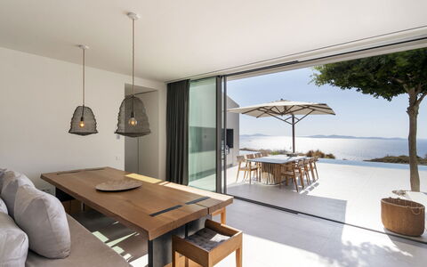 Villa Teseo: Meubilair, Tafel, Verdieping, Interieur Ontwerp, Keuken En Eettafel, Stoel, Flooring, Huis, Zee, Schaduw