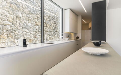 Villa Teseo: Interieur Ontwerp, Muur, Flooring, Hout, Keuken, Countertop, Verdieping, Plafond, Verlichting, Huis