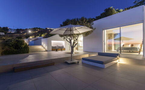 Villa Teseo: Architectuur, Huis, Schaduw, Landgoed, Beton, Eco Hotel, Tuin, Landscaping, Villa, Binnenplaats