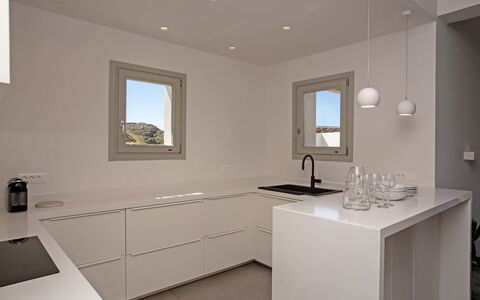 Villa Chimera: Countertop, Keuken, Interieur Ontwerp, Flooring, Muur, Meubilair, Verdieping, Cabinetry, Plafond, Wastafel