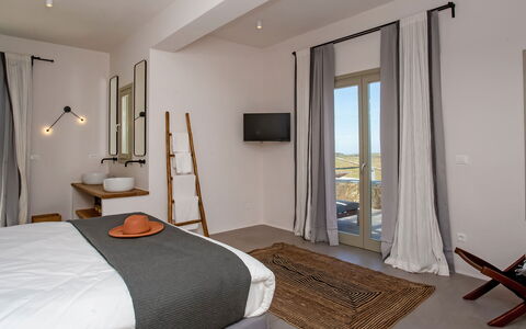 Villa Chimera: Meubilair, Interieur Ontwerp, Slaapkamer, Bed, Huis, Verdieping, Stoel, Kamer, Linens, Bedding