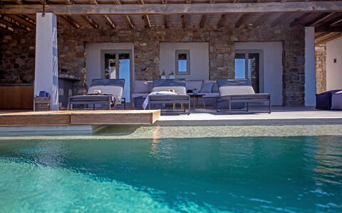 Villa Chimera: Hout, Zwembad, Meubilair, Samengesteld Materiaal, Toevlucht, Buitenmeubels, Natuurlijk Materiaal, Hardwood, Stoel, Schaduw