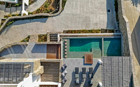 Villa Chimera: Samengesteld Materiaal, Zwembad, Stenen Muur, Trap
