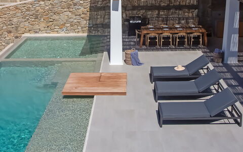 Villa Chimera: Zwembad, Samengesteld Materiaal, Buitenmeubels, Toevlucht, Beton, Schaduw, Natuurlijk Materiaal, Tegel, Ontwerp, Stoel