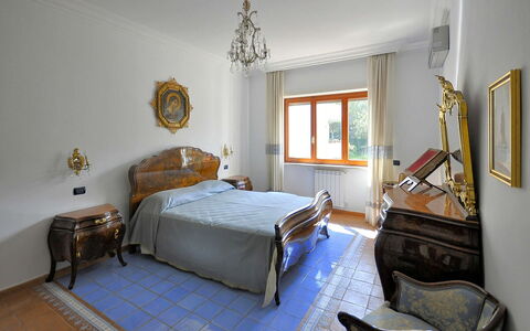 Apartment Bright: Interieur Ontwerp, Slaapkamer, Bed, Meubilair, Kamer, Laken, Flooring, Bedding, Verdieping, Plafond