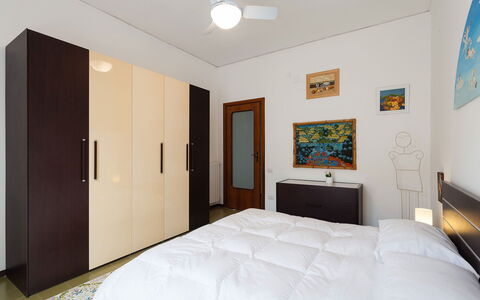 Apartment Snicher: Meubilair, Interieur Ontwerp, Bed, Flooring, Slaapkamer, Verdieping, Hout, Kamer, Plafond, Textiel