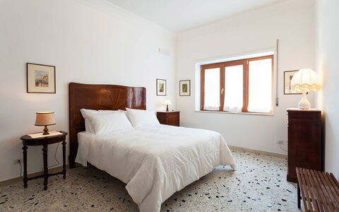 Casa Gina: Flooring, Muur, Verdieping, Interieur Ontwerp, Hout, Meubilair, Plafond, Bed, Slaapkamer, Kamer