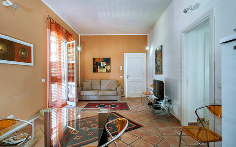 Casa Kita: Meubilair, Interieur Ontwerp, Flooring, Verdieping, Muur, Hout, Plafond, Kamer, Woonkamer, Bankstel