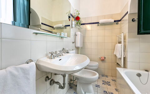 Casa Mauro: Interieur Ontwerp, Flooring, Verdieping, Kamer, Loodgieterswerkinrichting, Badkamer, Wastafel In De Badkamer, Meubilair, Plafond, Wastafel
