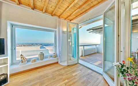 Sunkiss Villa: Verdieping, Flooring, Appartement, Plafond, Balkon, Houten Vloer, Daylighting, Hotel, Hardwood, Penthouse