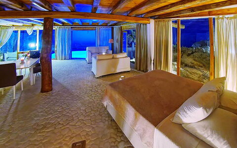 Sunkiss Villa: Blauw, Toevlucht, Hotel, Eco Hotel, Stoel, Villa, Zwembad, Boutique Hotel, Gordijn