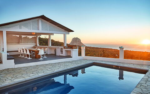 Villa Ariel: Meubilair, Zwembad, Toevlucht, Stoel, Landgoed, Buitenmeubels, Dek, Villa, Balkon, Schaduw