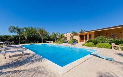 Villa Athena: Blauw, Zwembad, Toevlucht, Landgoed, Eco Hotel, Hacienda, Schaduw, Thermae, Villa, Landscaping