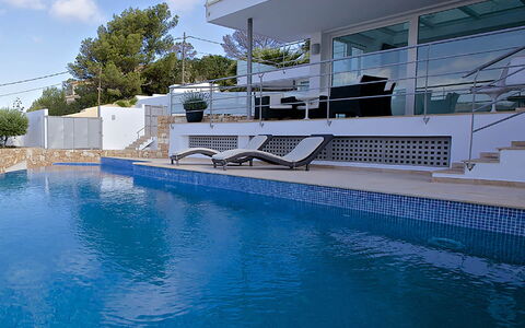 Villa Bridget: Zwembad, Toevlucht, Buitenmeubels, Schaduw, Hotel, Eco Hotel, Stoel, Waterpartij, Villa