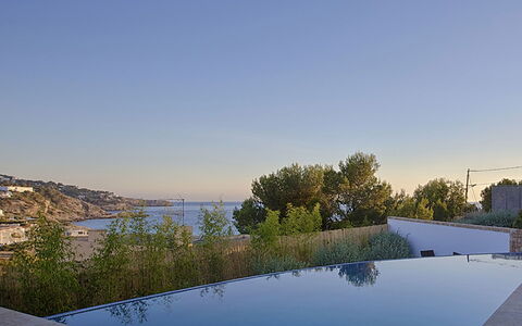 Villa Bridget: Zwembad, Kust, Reservoir, Tropen, Toevlucht, Badplaats, Baai