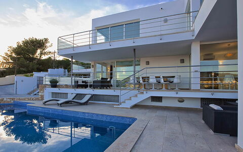 Villa Bridget: Zwembad, Balkon, Schaduw, Toevlucht, Villa, Leuning, Penthouse, Trap, Herenhuis