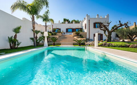 Villa la Pigna: Blauw, Zwembad, Architectuur, Toevlucht, Landgoed, Tuin, Landscaping, Hacienda, Herenhuis, Villa