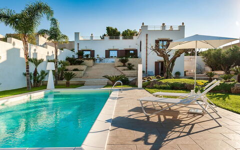 Villa la Pigna: Zwembad, Toevlucht, Landgoed, Tuin, Landscaping, Bloempot, Eco Hotel, Hacienda, Villa, Binnenplaats