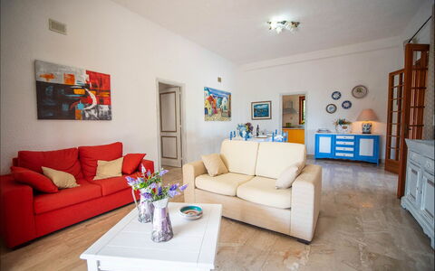 Villa la Randa: Meubilair, Interieur Ontwerp, Flooring, Bankstel, Verdieping, Hout, Kamer, Woonkamer, Tafel, Appartement