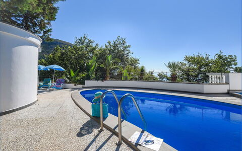 Villa Lamaro: Blauw, Zwembad, Toevlucht, Buitenmeubels, Schaduw, Eco Hotel, Balkon, Hotel, Badplaats, Villa