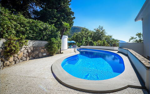 Villa Lamaro: Blauw, Zwembad, Samengesteld Materiaal, Toevlucht, Schaduw, Beton, Eco Hotel, Landscaping, Waterpartij, Ontwerp