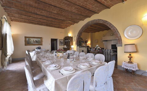 Villa Michelangelo: Meubilair, Huis, Stoel, Villa, Keuken En Eettafel, Kamerplant, Eetkamer, Hotel, Bloempot, Lamp