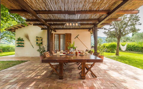 Villa Molinazzo 10: Meubilair, Hout, Flooring, Tafel, Keuken En Eettafel, Stoel, Tuin, Buitenmeubels, Veranda, Buitentafel