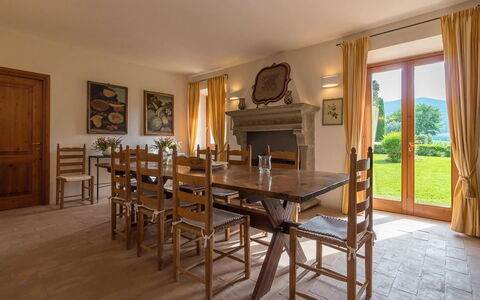 Villa Molinazzo 14: Meubilair, Flooring, Tafel, Hout, Interieur Ontwerp, Verdieping, Keuken En Eettafel, Stoel, Kamer, Eetkamer