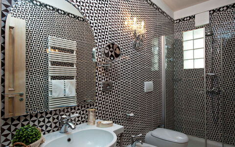 Villa Moresca: Interieur Ontwerp, Badkamer, Muur, Loodgieterswerkinrichting, Flooring, Verdieping, Wastafel In De Badkamer, Wastafel, Plafond, Loodgieter