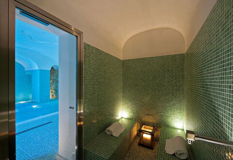 Villa Moresca: Flooring, Verdieping, Samengesteld Materiaal, Zwembad, Tegel, Plafond, Toevlucht, Hotel, Ontwerp, Bad