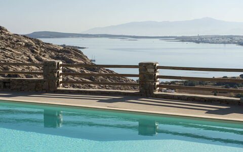 Villa Mycenaean: Water, Zwemwater, Kust En Oceanic Landvormen, Zee, Kust, Oceaan, Kust, Baai, Tropen, Reservoir