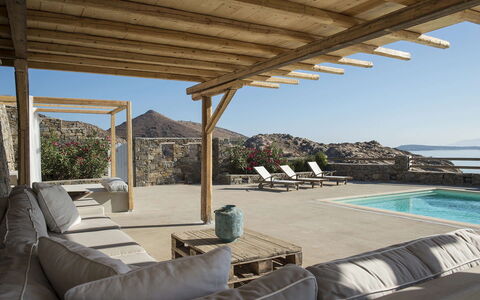 Villa Mycenaean: Schaduw, Pergola, Outdoor Structuur, Buitenmeubels, Toevlucht, Kolom, Straal, Villa, Zwembad