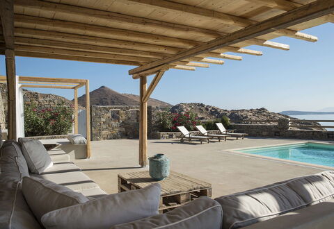 Villa Mycenaean: Schaduw, Pergola, Outdoor Structuur, Buitenmeubels, Toevlucht, Kolom, Straal, Villa, Zwembad
