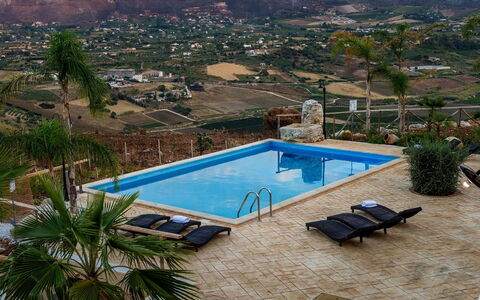 Villa Thalia: Zwembad, Toevlucht, Buitenmeubels, Vrije Tijd, Eco Hotel, Paraplu, Ligstoel, Vakantie, Hacienda, Hotel