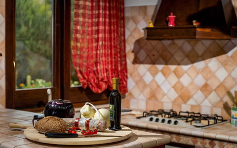 Villa Thyrrenia: Hout, Interieur Ontwerp, Flooring, Keuken, Verdieping, Kamer, Voedsel, Beits, Toestel Van De Keuken, Countertop