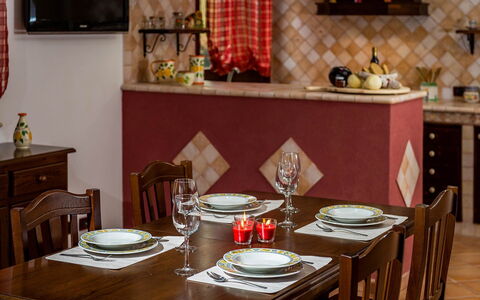 Villa Thyrrenia: Meubilair, Interieur Ontwerp, Flooring, Tafel, Kamer, Stoel, Verlichting, Keuken En Eettafel, Verdieping, Eetkamer