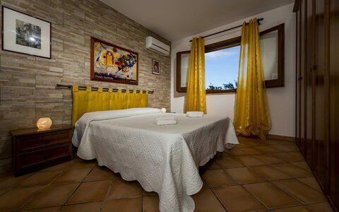 Villa Thyrrenia: Meubilair, Interieur Ontwerp, Hout, Verdieping, Flooring, Plafond, Verlichting, Bed, Kamer, Slaapkamer