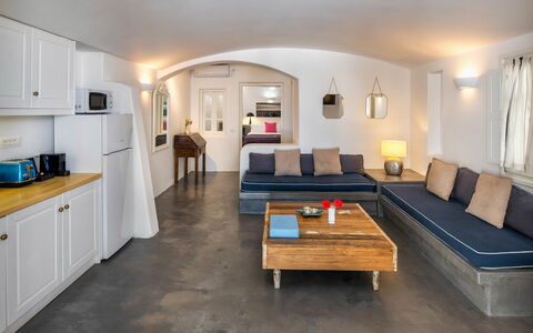 Villa Vorias: Meubilair, Bankstel, Interieur Ontwerp, Flooring, Verdieping, Plafond, Verlichting, Woonkamer, Kamer