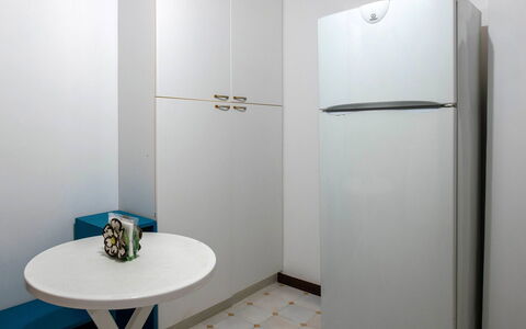 Apartment Alan: Verdieping, Kamer, Major Appliance, Huishoudapparatuur, Verf, Aluminium
