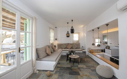 Boho House: Meubilair, Flooring, Muur, Verdieping, Interieur Ontwerp, Bankstel, Plafond, Huis, Tafel, Woonkamer