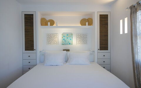 Boho House: Bed, Meubilair, Slaapkamer, Interieur Ontwerp, Muur, Bedding, Laken, Verdieping, Hout, Linens