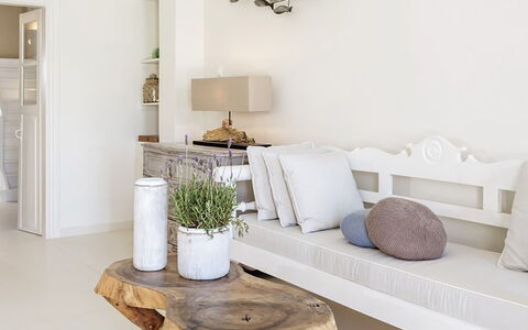 Campani Villa: Meubilair, Interieur Ontwerp, Muur, Flooring, Hout, Bankstel, Verdieping, Woonkamer, Kamer, Huis
