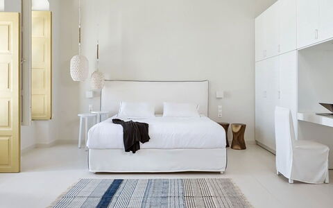 Campani Villa: Meubilair, Interieur Ontwerp, Flooring, Verdieping, Bed, Muur, Slaapkamer, Hout, Kamer, Huis