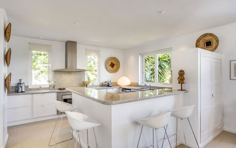 Can Las Palmas: Meubilair, Interieur Ontwerp, Flooring, Verdieping, Countertop, Hout, Keuken, Stoel, Plafond, Cabinetry