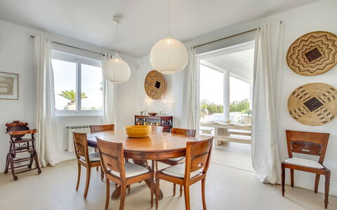 Can Las Palmas: Meubilair, Interieur Ontwerp, Tafel, Flooring, Hout, Stoel, Verdieping, Keuken En Eettafel, Eetkamer, Plafond