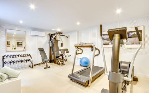 Can Las Palmas: Interieur Ontwerp, Flooring, Verdieping, Kamer, Plafond, Hotel, Ontwerp, Toevlucht, Oefeningsmachine, Lichte Inrichting