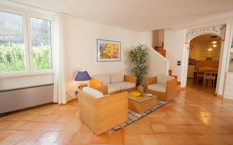 Casa Amalfitana: Meubilair, Interieur Ontwerp, Flooring, Verdieping, Hout, Bankstel, Plafond, Tafel, Kamer, Woonkamer