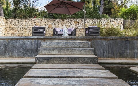 Casa Asia: Samengesteld Materiaal, Waterpartij, Beton, Zwembad, Tuin, Landscaping, Schaduw, Natuurlijk Materiaal, Ontwerp, Trap