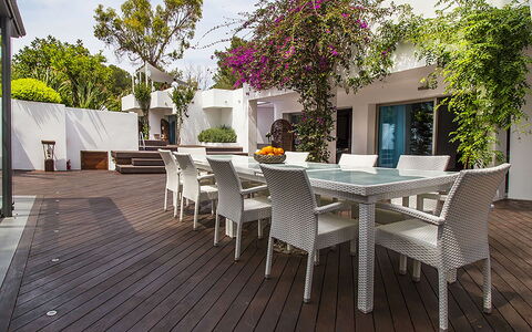 Casa Asia: Meubilair, Buitenmeubels, Stoel, Tafel, Buitentafel, Schaduw, Verdieping, Tuin, Bloempot