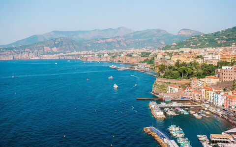 Casa Chicco: Water, Zwemwater, Bergachtig Landvormen, Boot, Watercraft, Kust, Stad, Kust En Oceanic Landvormen, Zee, Berg